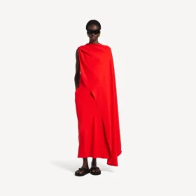 Abito drappeggiato da donna in rosso tramonto