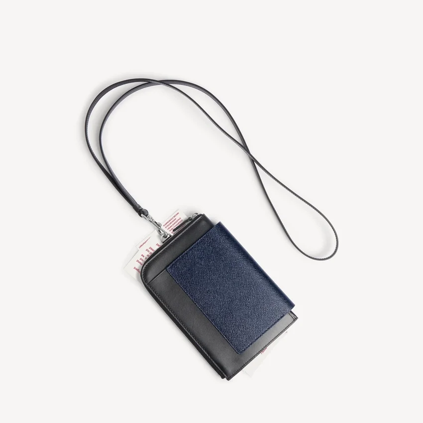 Balenciaga da uomo | Portacellulare Passport in collaborazione con la NBA, colore blu Balenciaga da uomo | Portacellulare Passport in collaborazione con la NBA, colore blu