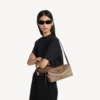 Borsa a tracolla da donna Le 7, modello medio, color biscotto