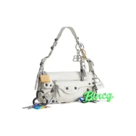 Borsa a tracolla piccola Le Cagole con effetto vissuto e ciondoli “White” 7716402AA7A9000