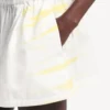 Boxer da donna a linea ad A con stampa tie-dye estrema, bianco/giallo Boxer da donna a linea ad A con stampa tie-dye estrema, bianco/giallo