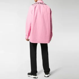 Camicia in popeline di cotone con logo sul retro “Pink” 556878TEM095630