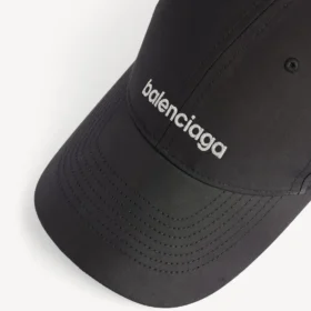 Cappellino techwear da uomo in nero