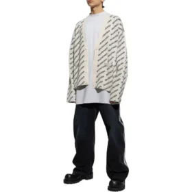 Cardigan con logo su tutta la superficie “Chalky White Black” 736248T32339054 Cardigan con logo su tutta la superficie “Chalky White Black” 736248T32339054