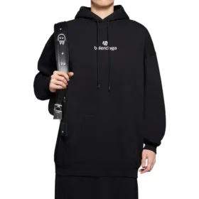 Felpa con cappuccio a maniche lunghe con stampa alfabetica, nera 578135TJVE11034 Felpa con cappuccio a maniche lunghe con stampa alfabetica, nera 578135TJVE11034