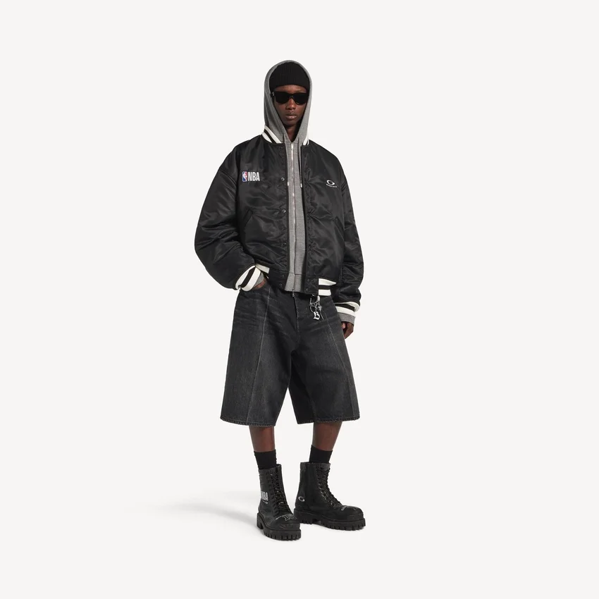 Giacca da allenatore da uomo Balenciaga | Collaborazione con la NBA, colore nero Giacca da allenatore da uomo Balenciaga | Collaborazione con la NBA, colore nero