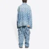 Giacca in Denim con logo script su tutta la superficie “Light Blue White” 681690TJW904200