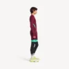 Maglia tecnica da uomo a maniche lunghe, vestibilità aderente, nei colori bordeaux/acquamarina Maglia tecnica da uomo a maniche lunghe, vestibilità aderente, nei colori bordeaux/acquamarina