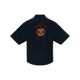 Maglietta con stampa logo universitario “Dark Blue” 675643TYB184100 Maglietta con stampa logo universitario “Dark Blue” 675643TYB184100