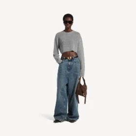 Maglione corto da donna con collo rotondo in grigio melange