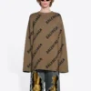 Maglione in maglia di lana a girocollo con logo su tutta la superficie “Marrone chiaro” 657401T32002900