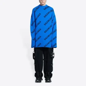 Maglione in maglia di lana con logo su tutta la superficie, girocollo “Blue” 657400T15673964 Maglione in maglia di lana con logo su tutta la superficie, girocollo “Blue” 657400T15673964