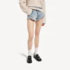 Mini shorts da donna in blu chiaro sbiancato Mini shorts da donna in blu chiaro sbiancato
