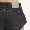 Mini shorts da donna in denim blu navy/nero sovratinto