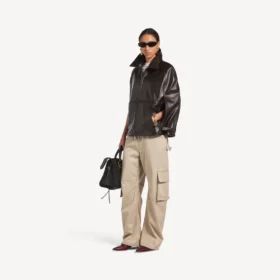 Pantaloni cargo da donna dal taglio comodo in beige