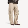 Pantaloni cargo da donna dal taglio comodo in beige Pantaloni cargo da donna dal taglio comodo in beige