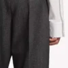 Pantaloni da donna su misura dalla vestibilità aderente in blu navy scuro Pantaloni da donna su misura dalla vestibilità aderente in blu navy scuro
