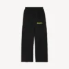 Pantaloni da ginnastica larghi da uomo con stampa spray “messy” in nero Pantaloni da ginnastica larghi da uomo con stampa spray “messy” in nero