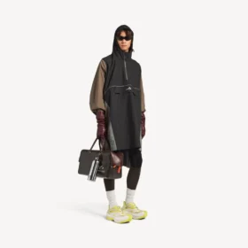 Poncho techwear da uomo in nero