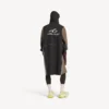 Poncho techwear da uomo in nero