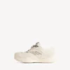 Sneaker da donna con plateau in pelle scamosciata modello “Hamptons” nei colori beige/nero Sneaker da donna con plateau in pelle scamosciata modello “Hamptons” nei colori beige/nero