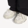 Sneaker da donna Triple S.2 in color guscio d’uovo Sneaker da donna Triple S.2 in color guscio d’uovo