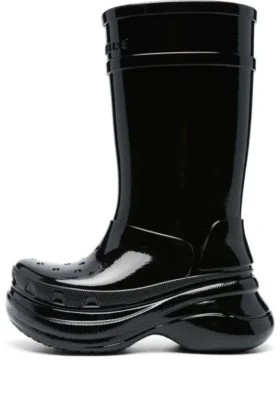 Stivali Crocs x Balenciaga con finitura verniciata “Nero” 677388W1S8X