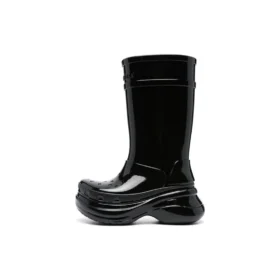 Stivali Crocs x Balenciaga con finitura verniciata “Nero” 677388W1S8X