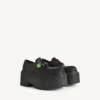 Stringate da donna con plateau e ciondoli, colore nero/multicolore