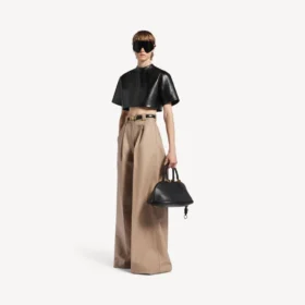 T-shirt corta da donna in nero