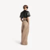 T-shirt corta da donna in nero T-shirt corta da donna in nero