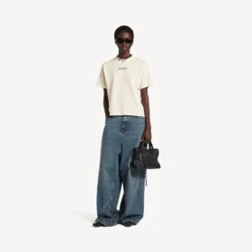 T-shirt da donna Balenciaga con motivo sul retro, vestibilità media, color crema