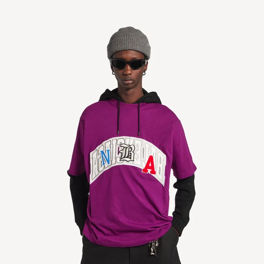 T-shirt da uomo Balenciaga | Collaborazione con la NBA, modello oversize, colore viola T-shirt da uomo Balenciaga | Collaborazione con la NBA, modello oversize, colore viola
