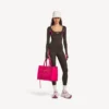 Top tecnico da donna aderente a maniche lunghe nei colori marrone kaki/rosa neon Top tecnico da donna aderente a maniche lunghe nei colori marrone kaki/rosa neon