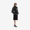 Trench corto da donna con pieghe, nero