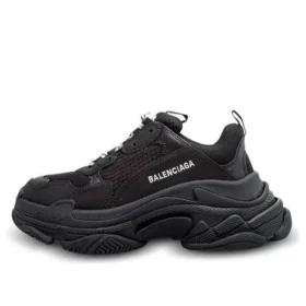 Triple S “Black” 524036W2CA11000